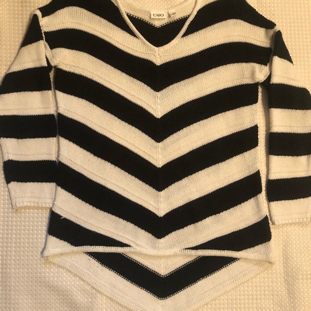 Cato chevron Black & White sweater